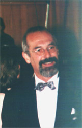 Im Mai 2004 gab Peter Johnen nach 3 Jahren den Dirigentenstab an Helmut Lang zurück. Bernd Granderath wurde Vorsitzender, der wiederum sein Amt 2006 an ... - helmutneu